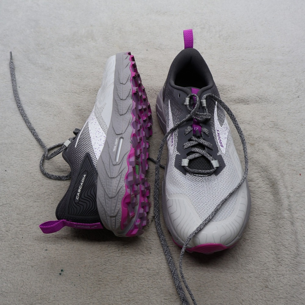 Brooks Women 9.5B Athletic Shoes White Cascadia 17 Mesh Running Lightweight NEW?